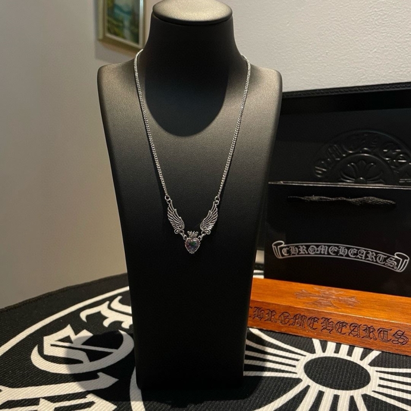 Ch**me He**ts necklaces